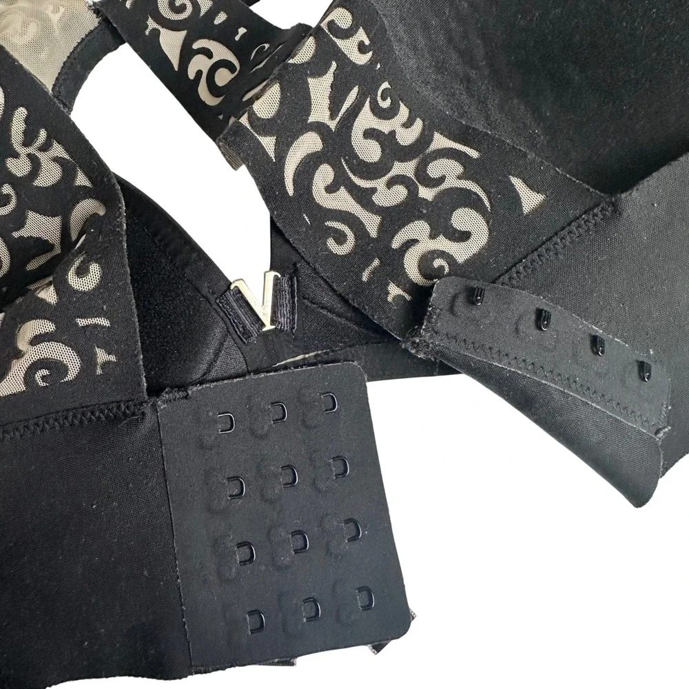 Victoria's Secret Wireless Bra Womens 34B Black Laser Cut Plunge Racerback